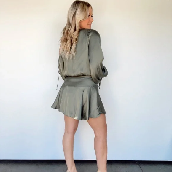 Off the shoulder satin mini dress - WORN ONCE - Picture 3 of 3